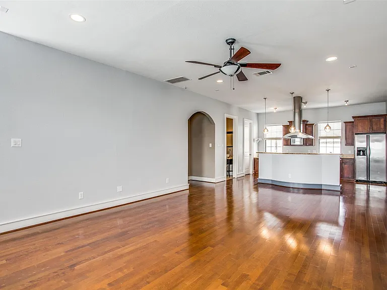 3405 Bryan St — Photo 2