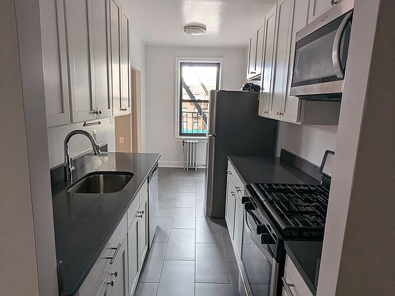 3rd image of 80-15 Grenfell St #B15