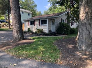 2 Bucknell Trl, Hopatcong, NJ 07843
