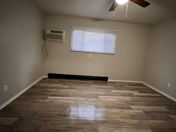 5th image of 831 Moyer Ave APT 2