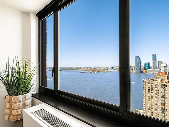 3rd image of 200 Rector Pl APT 35C