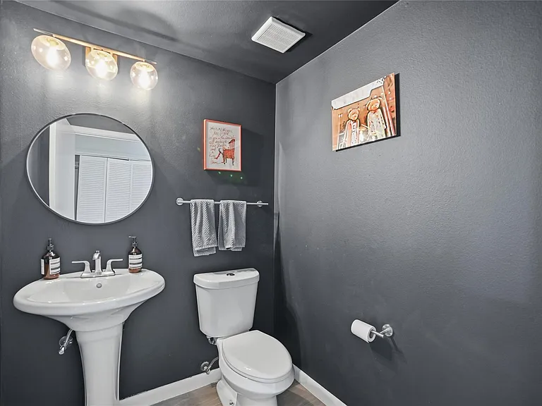 54 Rainey St #1018 — Photo 23