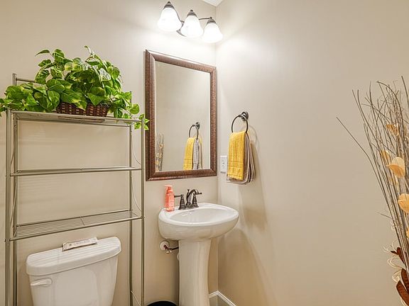 5th image of 1104 Mason Hill Way