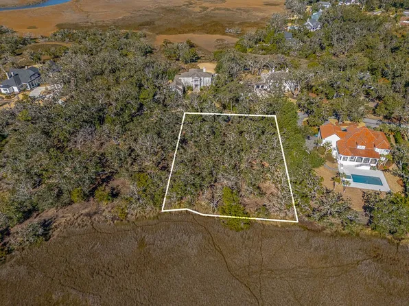 107 Davison Ln, Saint Simons Island, GA 31522