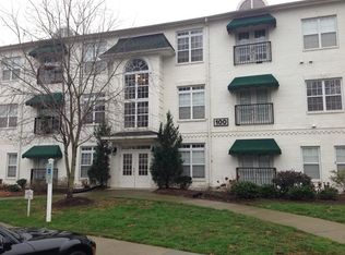 100 Sunset Cir UNIT 204, Greensboro, NC 27408