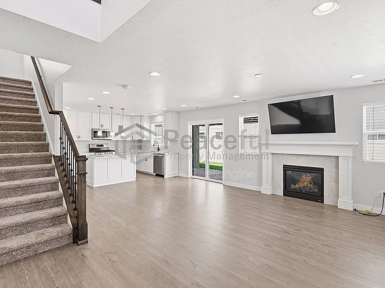 2102 W 3250 S — Photo 3