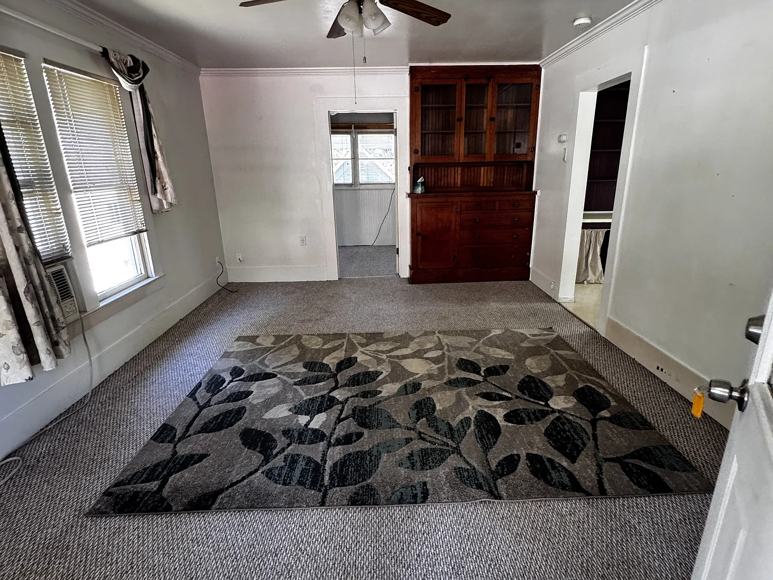 2 Bedroom - 1 Bathroom upstairs unit — Photo 3