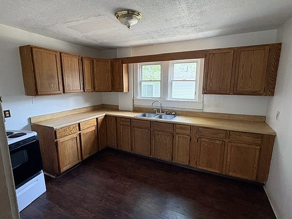 4th image of 740 Roscoe Ave #1