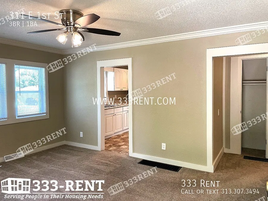 You Wanted A Darling House Full Of Charm Within Walking Distance To Downtown Lee's Summit And Thi... — Photo 2