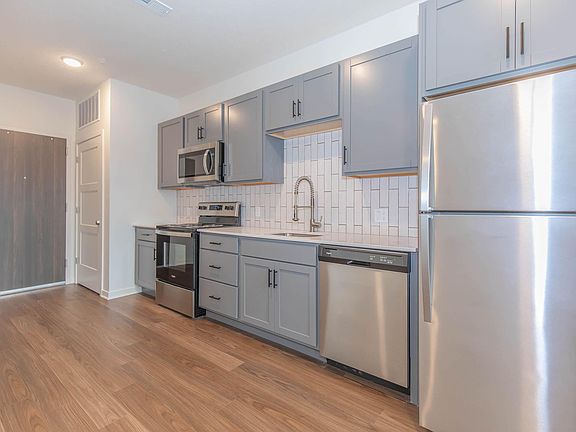 5th image of 3814 Leavenworth St #319