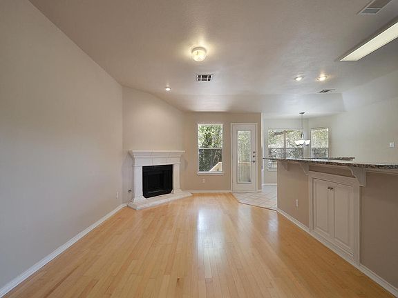 3rd image of 2220 London Ln