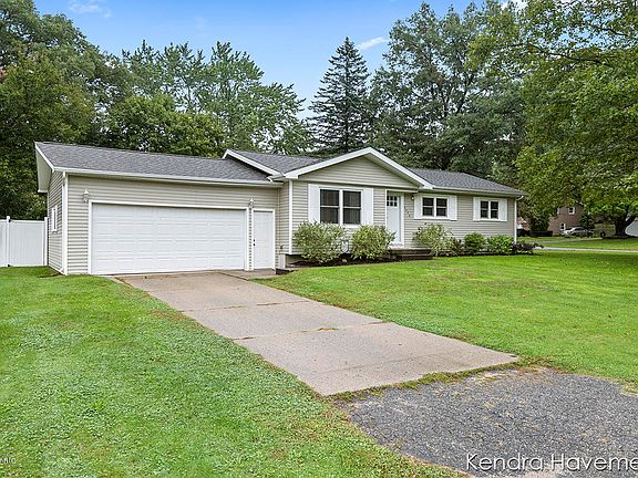 2nd image of 4450 Bonneville Dr NE