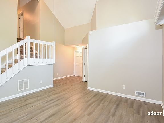 4th image of 2015 Towne Manor Dr NW