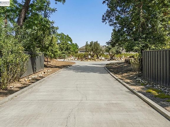 4th image of 1080 Finley Rd