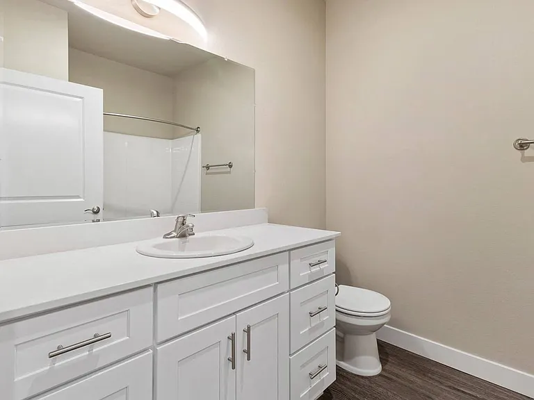Norpoint Landing Apartments — Photo 22