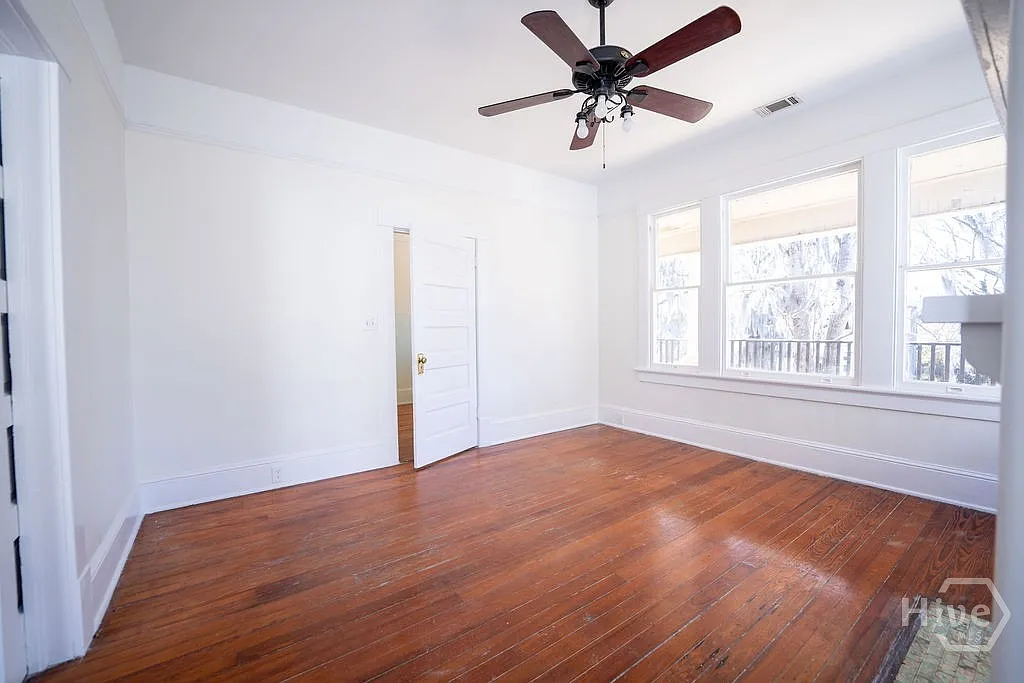 3 bed, 2.0 bath, 1600 sqft, $2,200 — Photo 3