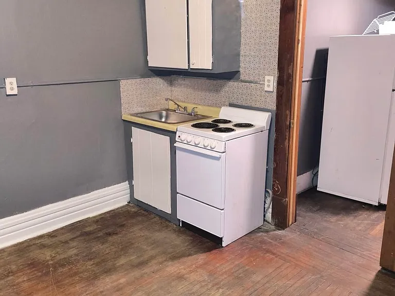 403 W Adams St #4 — Photo 2