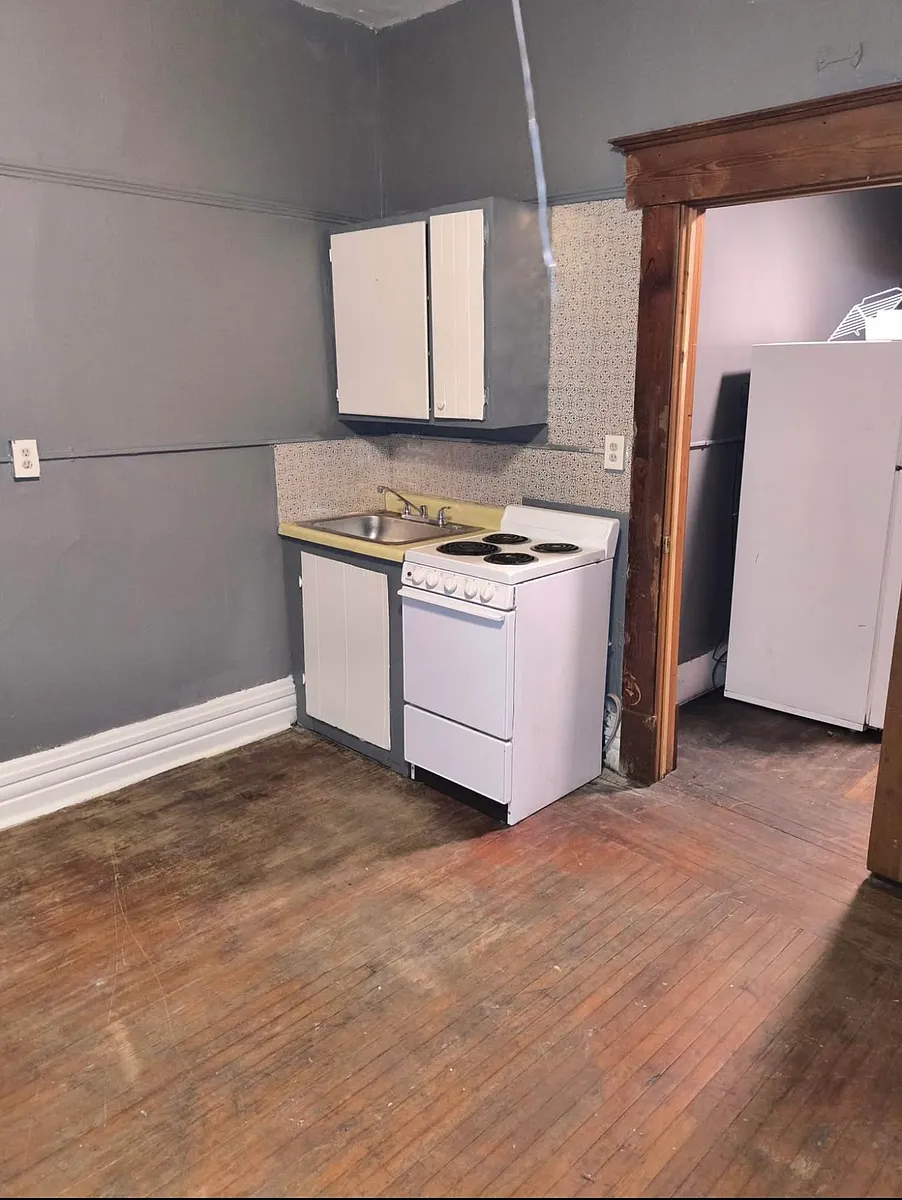 Building Photo - 403 W Adams St #4