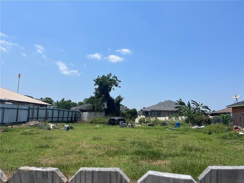 2nd image of 13675 N Nemours St