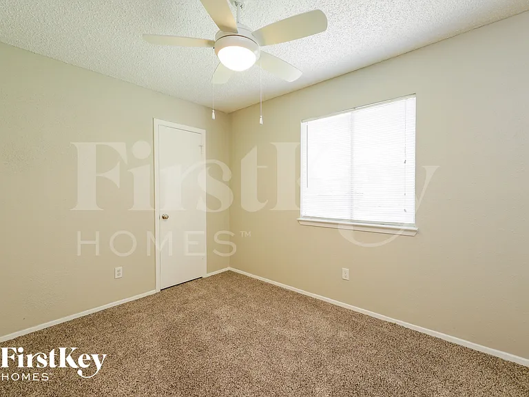23314 Balthasar St — Photo 13
