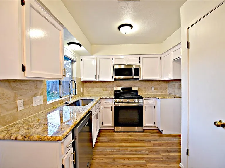 805 Lone Tree Ct — Photo 6