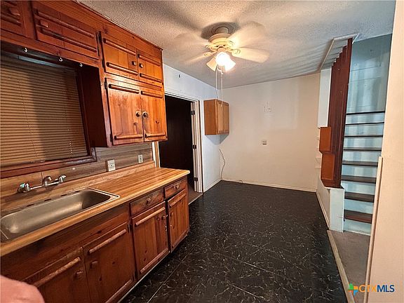 3rd image of 1305 E Mistletoe Ave
