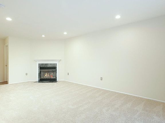 3rd image of 292 Vasser Dr