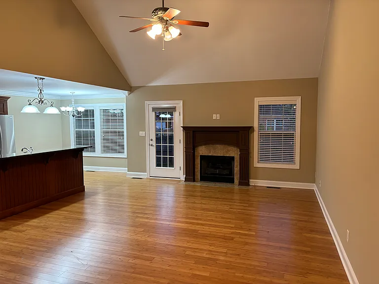 1576 Trillium Ln — Photo 5