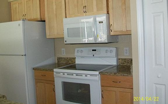 3rd image of 2572 SE Lyman Cir