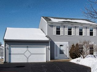 525 Waterford Dr, Lake Zurich, IL