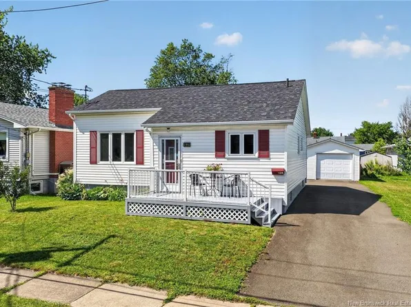 196 Waverley Ave, Moncton, NB E1C 7V4
