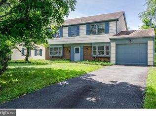 20 Gloria Ln, Willingboro, NJ 08046