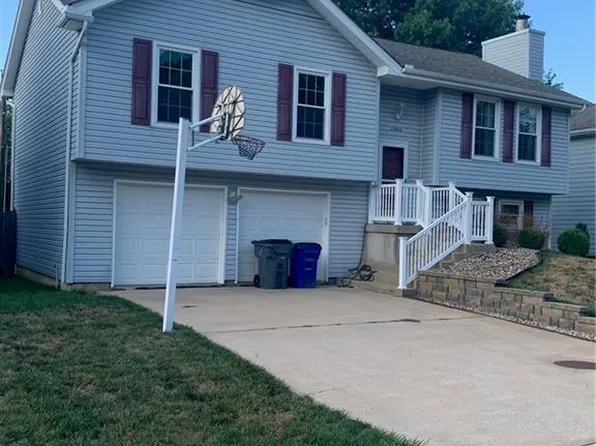 15800 W 151st Ter, Olathe, KS 66062