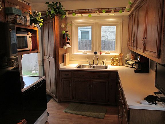 5th image of 139 Douglass Ave