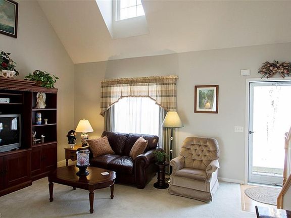 4th image of 70 High Point Dr Unit 75