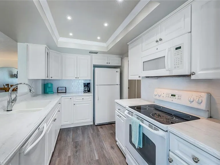 10475 Gulf Shore Dr #142 — Photo 4