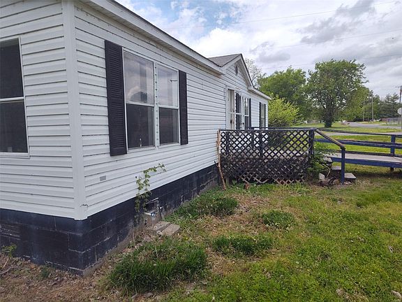 3rd image of 804 E 9th St
