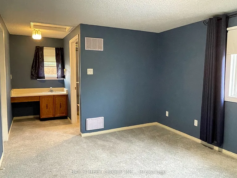 27 Lindsay Ct — Photo 15