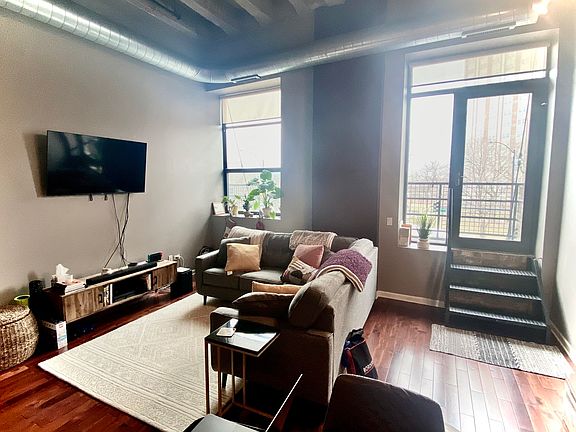 2nd image of 1645 W Ogden Ave Unit 326