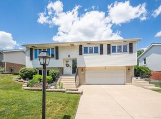 8930 Barberry Ln, Oak Lawn, IL