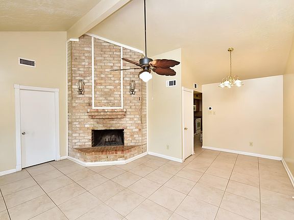 4th image of 19211 Lazy Valley Dr