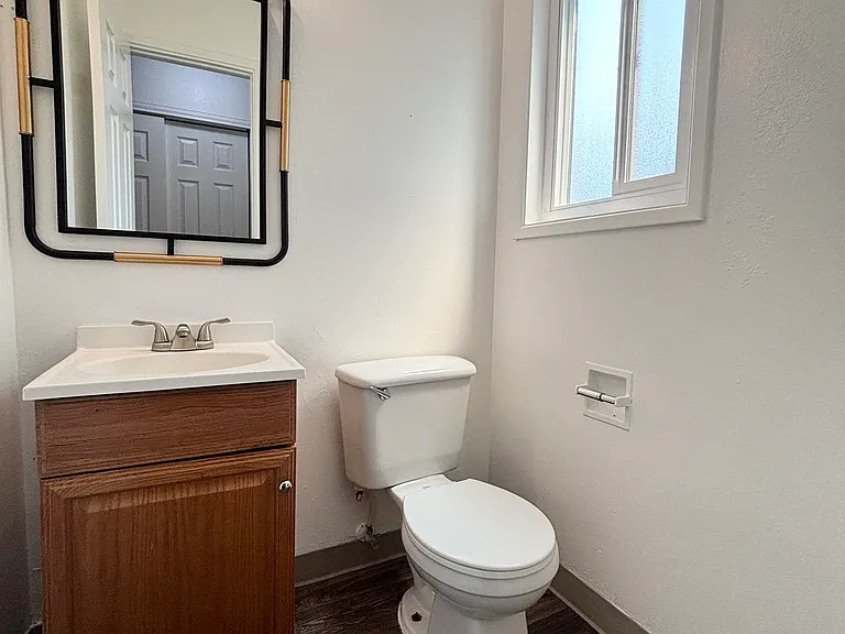 1200 E Powell Blvd #10 — Photo 9