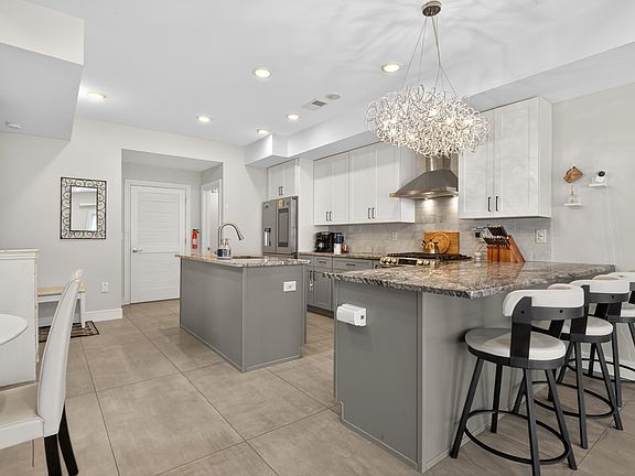 3rd image of 1175 Summit Ave #2