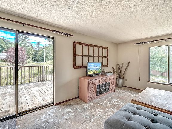 5th image of 4001 88th Ave NW