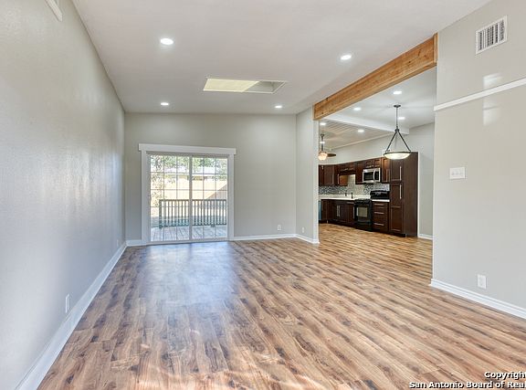 4th image of 655 Shadywood Ln
