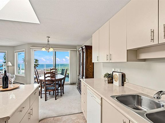 5th image of 330 Dogwood St #218