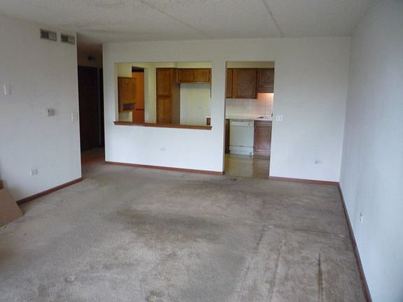 4th image of 6430 W Berteau Ave APT 407