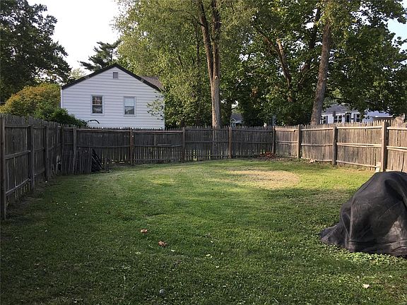 3rd image of 665 Clover Ln
