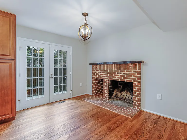 2526 S Arlington Mill Dr — Photo 4