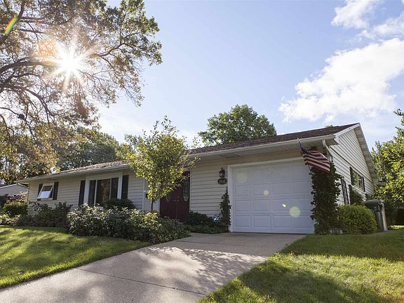 5th image of 1960 Brookmede Dr